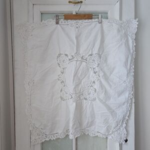 Vintage White Lace Linen Table Topper Doily Cottage Decor